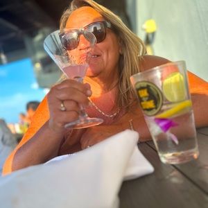 Meet your Posher, Laura